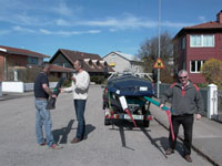 Planen Sie erholsame Versorgungstopps ein: hier mit HP Hylander (r.) und Mats Caap (m.) nach dem Frhstcken Boote und Kram ankucken