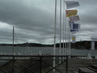 Bei Wetterumschwung Pussiclub grnden (und das dramatische Foto durchs Fenster des Clubhauses nehmen)