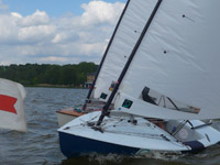 Alles da: Wasser, Wind, Linie und Segler