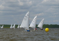 Kiwi-Krte/Krten-Kiwi, dahinter versteckt Safety-Stelzer, Tmpelhero Genosse-Beamter Erich Bork, Schnellschreiberpilotin
