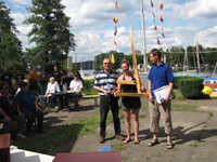 Die ersten Drei mit Pokal