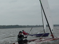 OK-Jollen Bug an Bug in Gleitfahrt