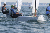 OK-Jollen an einer Wendemarke