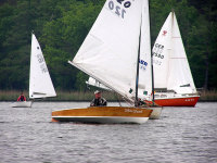 Zwei OK-Jollen vor dem Wind