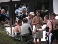 Segler finden immer einen Grund zum Bier Trinken