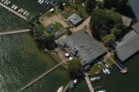 Blick vom Steg auf das Seglerheim des Schweriner Segler-Vereins